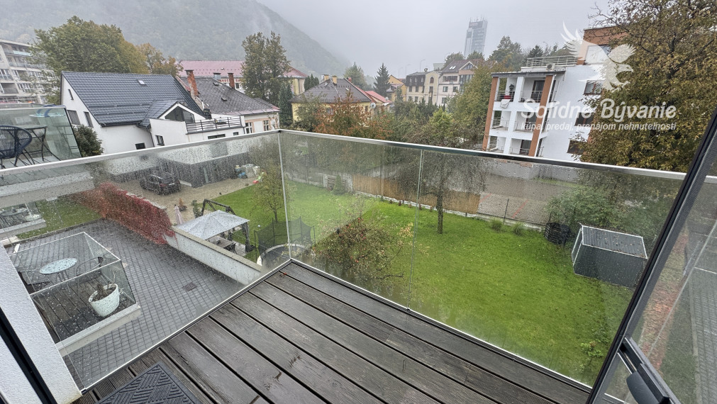 2 izbový byt s balkónom a park. miestom, centrum